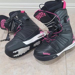 Womens snowboard boots size 9